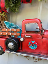 Rustic Christmas Old Red Truck Wreath, Buffalo Plaid Evergreen Porch Decor, Farmhouse Christmas Decor for Front Door